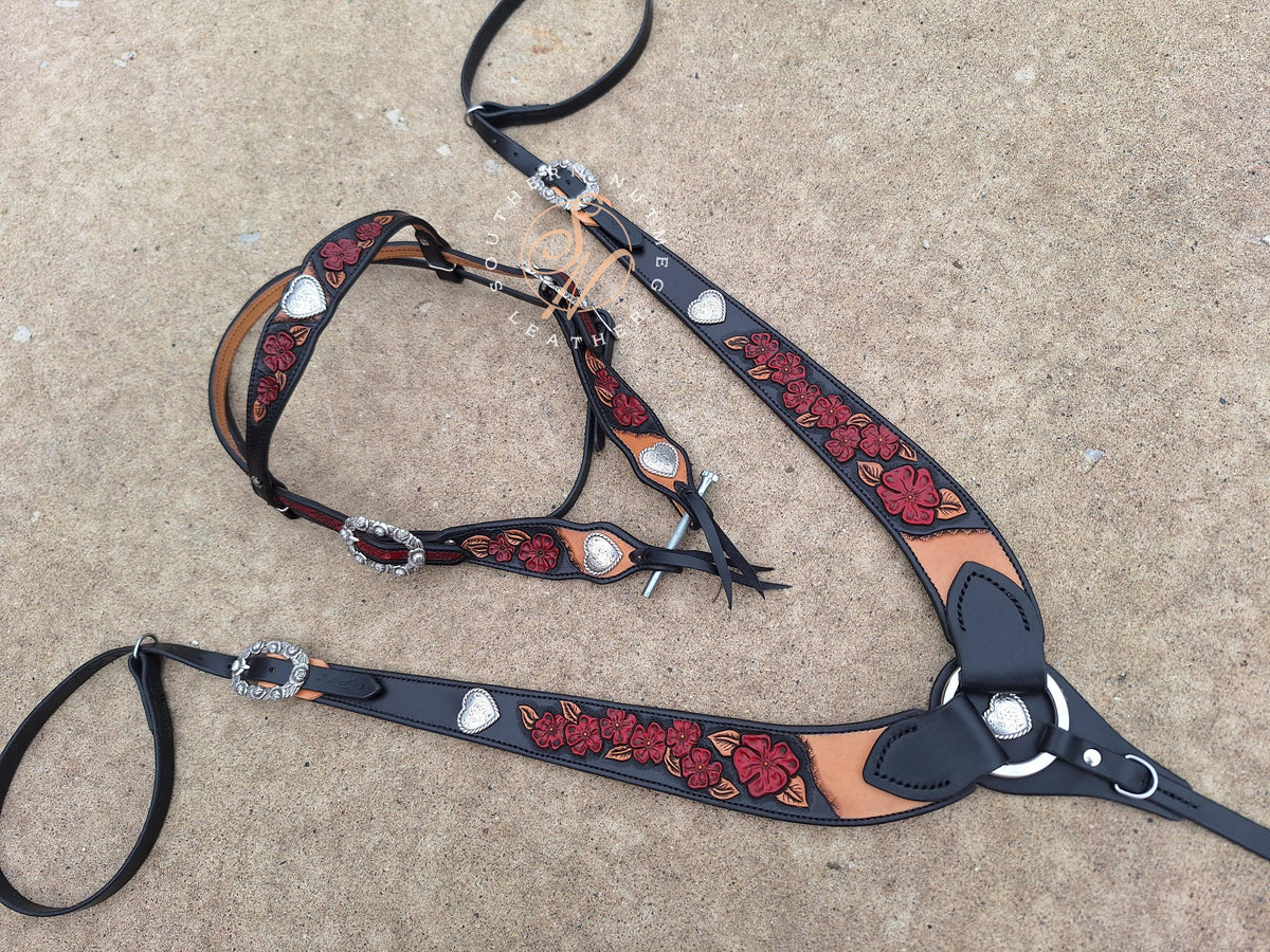 Red and Black Carved Pulling Collar Tack Set